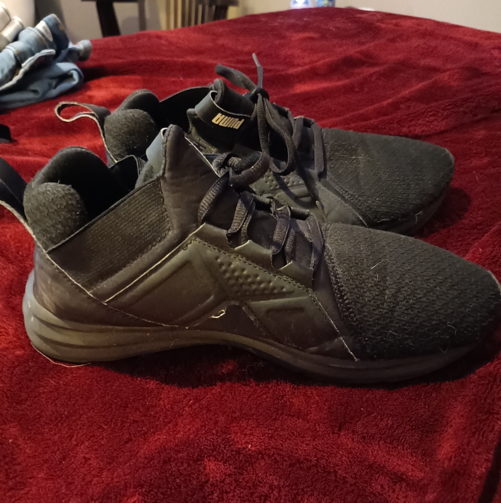 Black Puma men's running shoes size 7.5